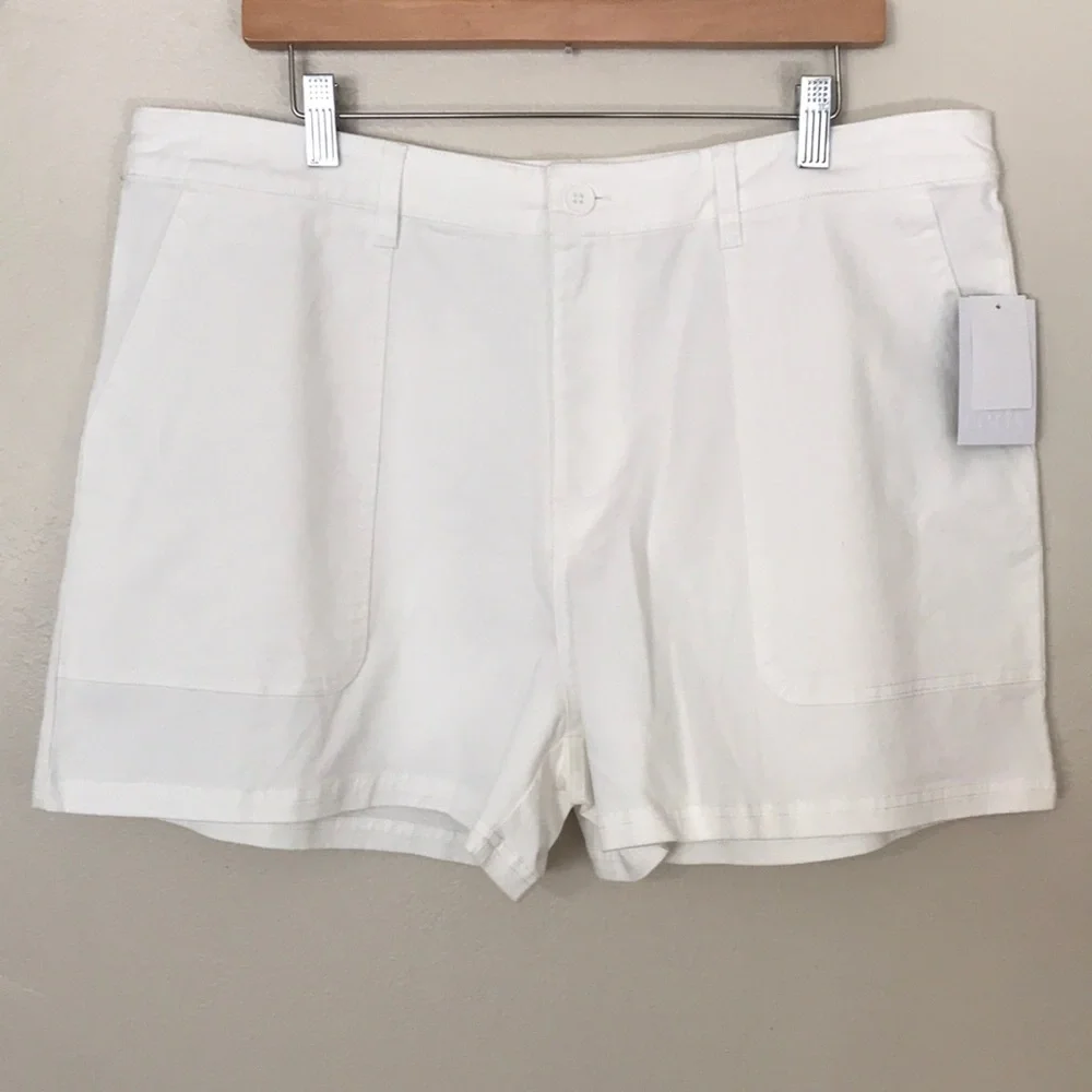 NEW REDY White Shorts. Size 16‎
